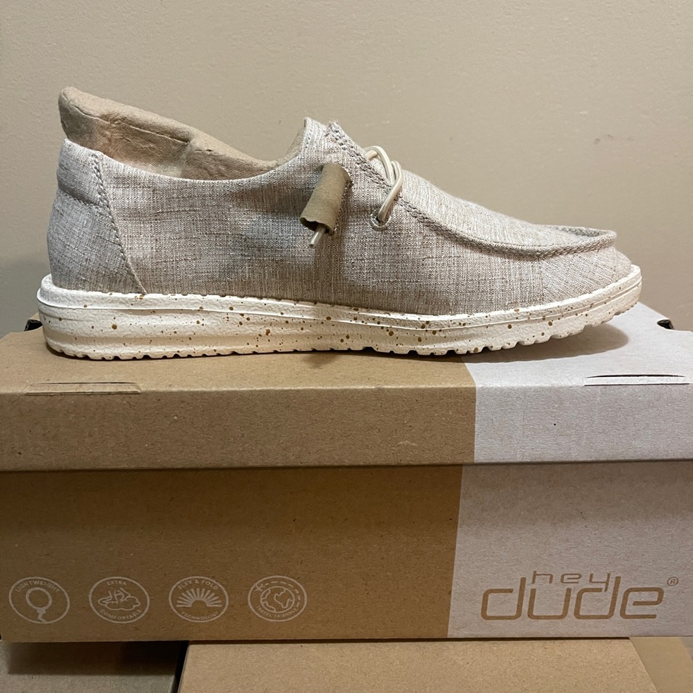 New Wendy Chambray White Nut Hey Dude